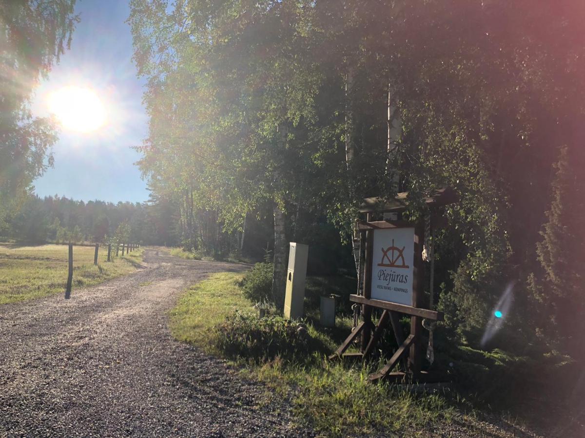 Piejuras Nams Hotel Kesterciems Bagian luar foto